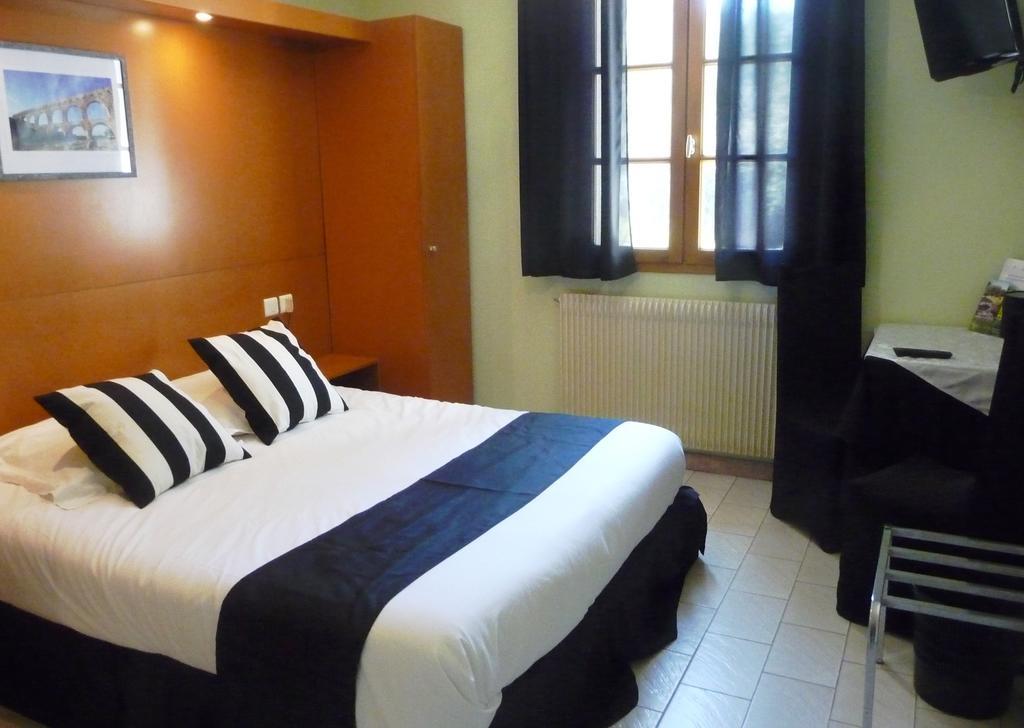 Hotel Restaurant Le Colombier Remoulins Bilik gambar