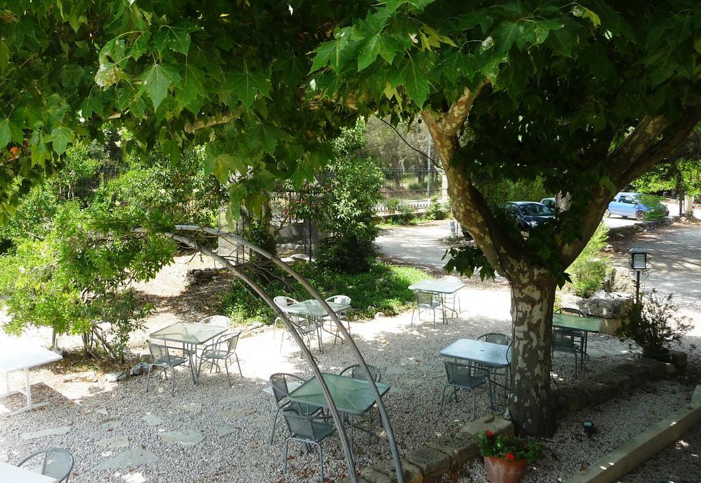 Hotel Restaurant Le Colombier Remoulins Luaran gambar