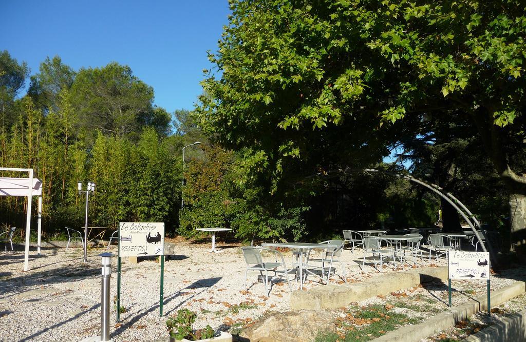 Hotel Restaurant Le Colombier Remoulins Luaran gambar